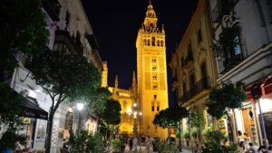 Noche Flamenca junto a la Giralda de Sevilla | Tablao Flamenco Sevilla