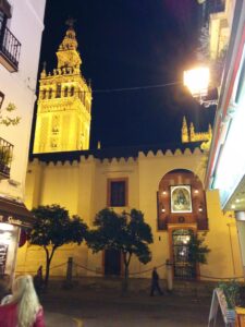 Vista de la Giralda a los pies del Tablao Flamenco Sevilla
