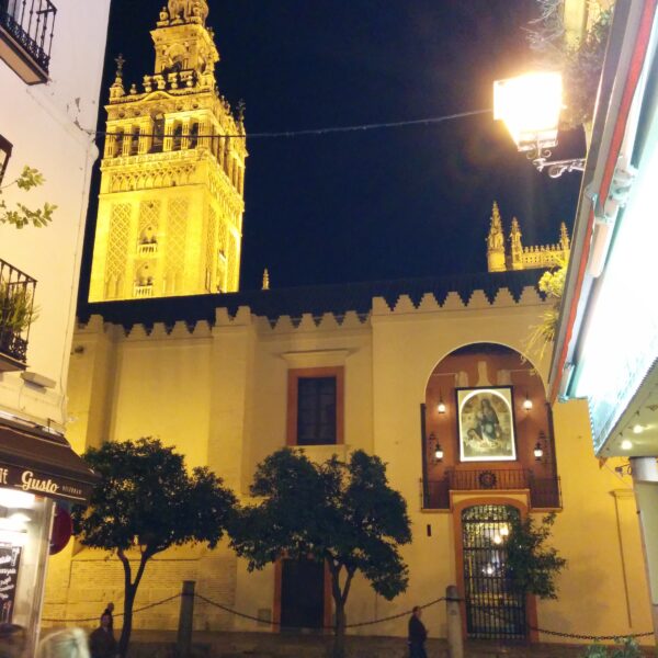 Vista de la Giralda a los pies del Tablao Flamenco Sevilla