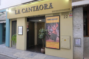 Fachada de la Cantaora